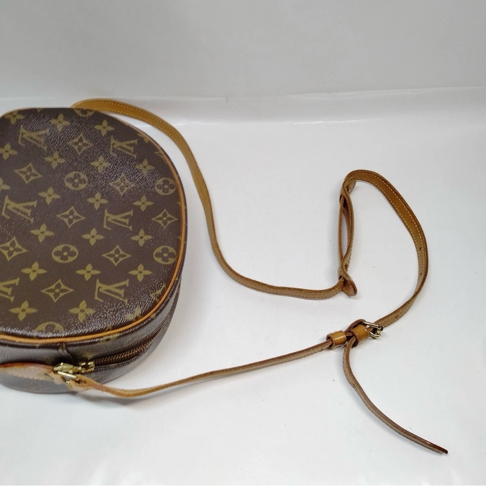 Louis Vuitton Blois Shoulder Bag - Picture 4 of 9